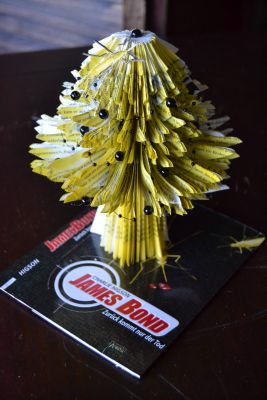 Bucher schneiden Buch falten Weihnachtsbaum