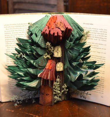 Bucher schneiden Buch falten Weihnachtsbaum