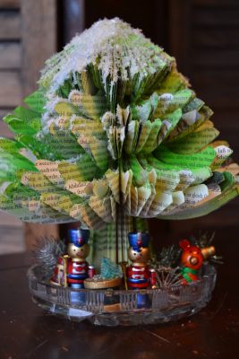 Bucher schneiden Buch falten Weihnachtsbaum