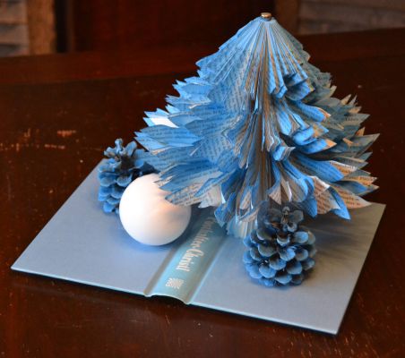 Bucher schneiden Buch falten Weihnachtsbaum