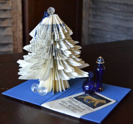 Bucher schneiden Buch falten Weihnachtsbaum